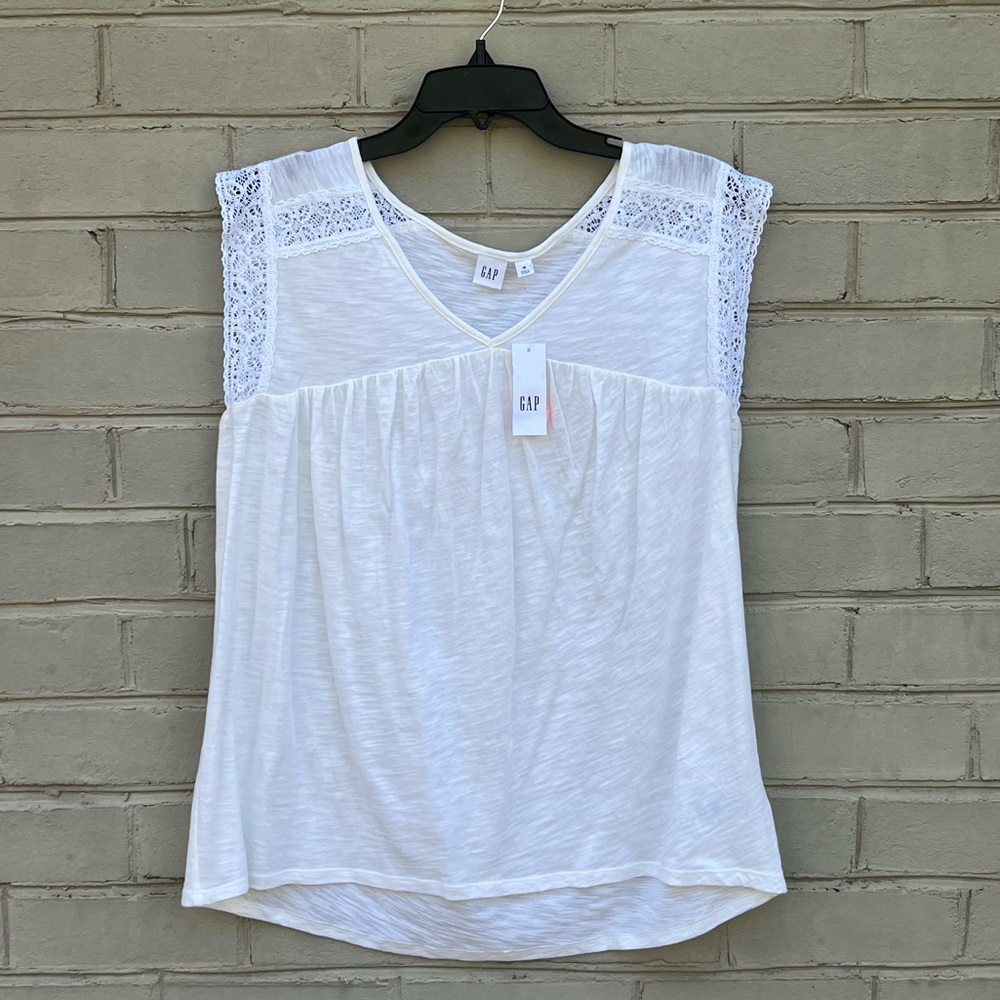 NWT Gap Size M White Lace Accent Cotton T-Shirt